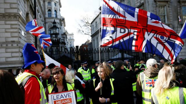 Κομισιόν για Brexit: Να αποφασίσει το βρετανικό κοινοβούλιο