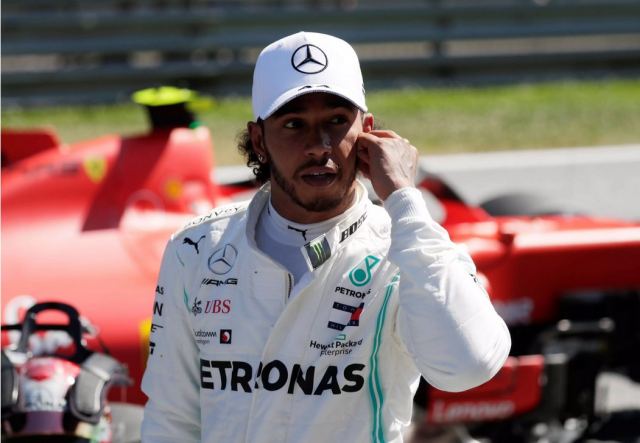 Formula 1: Οργή Χάμιλτον προς τον Έκλεστοουν για “έλλειψη παιδείας” και “αμάθεια” περί ρατσισμού