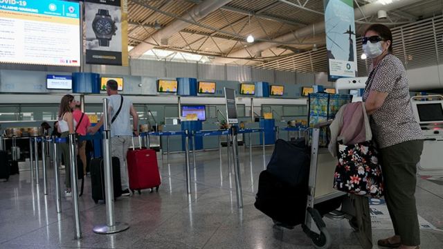 Παρατείνεται η προληπτική καραντίνα των ταξιδιωτών που εισέρχονται στην Ελλάδα