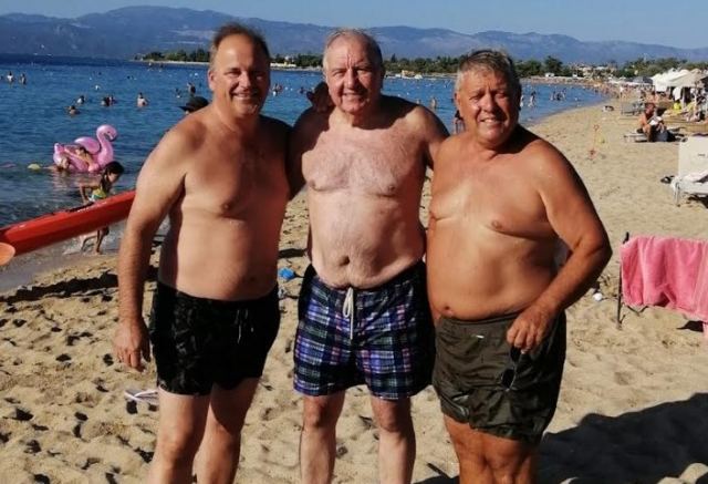 Τι συζητούν τρεις πρόεδροι στην παραλία;