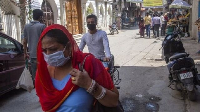Κορωνοϊός: Συναγερμός στην Ινδία - 13.500 νέα κρούσματα και πάνω από 300 νέοι θάνατοι