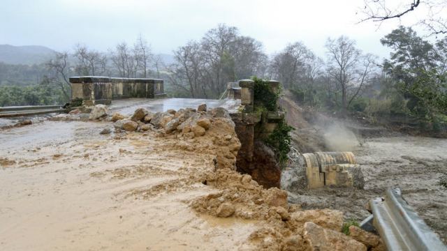 Τεράστια καταστροφή στα Χανιά, αγωνία για τον αγνοούμενο, έπεσαν 7 γέφυρες