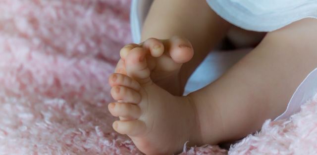 Τραγωδία: Ξύπνησε και βρήκε το δύο μηνών μωρό της νεκρό