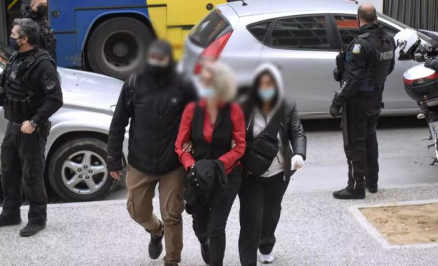 Θεσσαλονίκη: Μ.Τρίτη η δίκη της μητέρας αρνήτριας των self test - Ξέσπασαν σε χειροκροτήματα οι φίλοι της