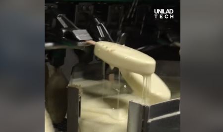 Στα «παρασκήνια» ενός εργοστασίου που παρασκευάζει παγωτά