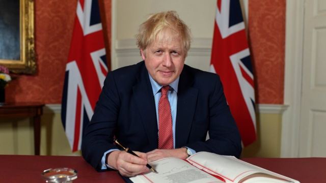 Brexit: Ο Τζόνσον υπέγραψε τη συμφωνία αποχώρησης