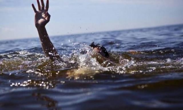 61χρονος έχασε τις αισθήσεις του την ώρα που κολυμπούσε