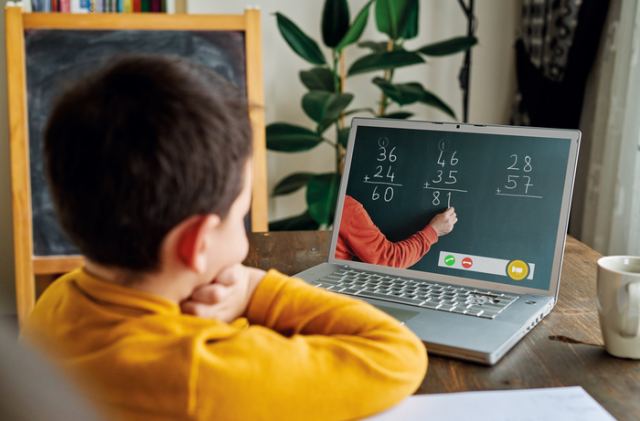 Έρευνα Πανεπιστημίου Θεσσαλίας: Ενισχύει τις αναγνωστικές δεξιότητες παιδιών η εκπαίδευση μέσω υπολογιστή;