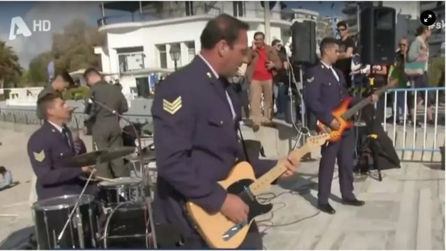 Πολεμική Αεροπορία: Η μπάντα της τα «έσπασε» με ροκ νότες στον Φλοίσβο