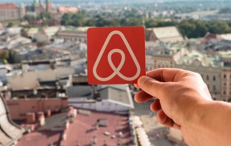 Η απαγόρευση που επιβάλλει η Airbnb στα ενοικιαζόμενα ακίνητα και ισχύει για όλο τον κόσμο