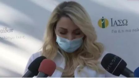 «Λύγισε» η Κωνσταντίνα Σπυροπούλου on camera: Συγκινημένη κατά την έξοδό της από το μαιευτήριο