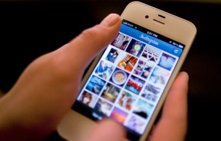 Instagram: Πώς τα posts που αποθηκεύουμε επηρεάζουν την ψυχολογία μας