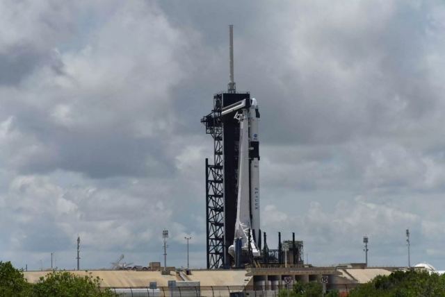 LIVE: Έτοιμη να γράψει διαστημική ιστορία η SpaceX και να κατακτήσει το Διάστημα
