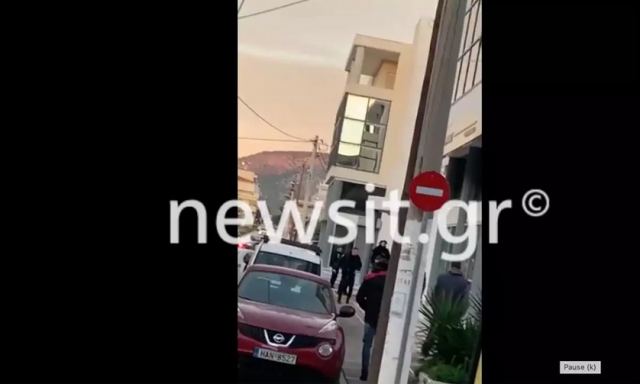 ΕΛΤΑ Κορωπίου: Νέο βίντεο ντοκουμέντο από την στιγμή της σύλληψης του ληστή