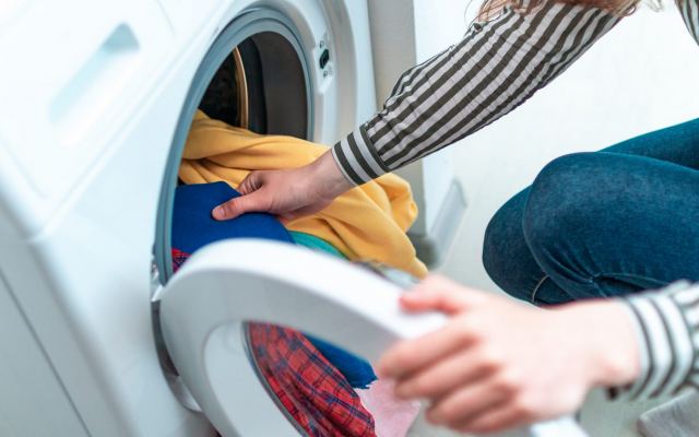 Πόσο συχνά χρειάζεται (στ&#039; αλήθεια) να πλένεις τα ρούχα σου;