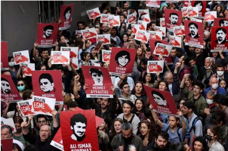 O αντιφρονούντας Οσμάν Καβαλά καταγγέλλει την περιφρόνηση της ανθρώπινης ζωής στην Τουρκία μετά την οριστική καταδίκη του σε ισόβια
