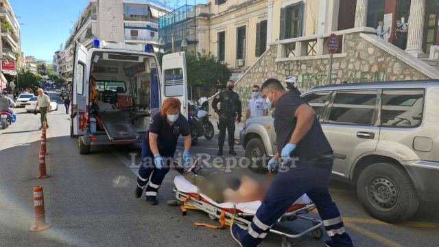Λαμία: Χαρακώθηκε με ξυράφι στο κέντρο της πόλης - ΒΙΝΤΕΟ