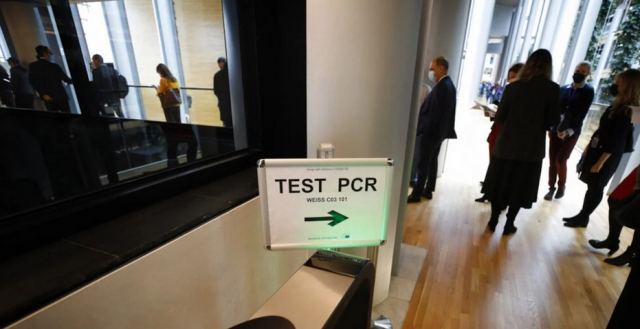 Με αρνητικό PCR τεστ οι ταξιδιώτες από όλες τις χώρες -Ακόμη και οι εμβολιασμένοι