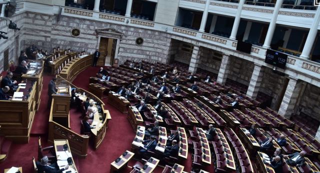 Με 159 «ναι» πέρασε το νομοσχέδιο για τα μη κρατικά πανεπιστήμια: Μαραθώνια ψηφοφορία με κόντρες και «καθυστερήσεις»