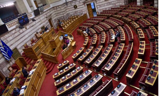 Νέο ασφαλιστικό: Κατατέθηκε το νομοσχέδιο στη Βουλή - Αυξήσεις σε συντάξεις και μειώσεις εισφορών