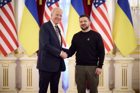 Ιστορική επίσκεψη Μπάιντεν στην Ουκρανία - Περπάτησε στους δρόμους του Κιέβου δίπλα στον Ζελένσκι