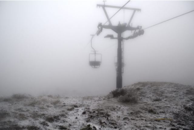 Έπεσε το πρώτο χιόνι στο Βελούχι - Χειμωνιάτικο σκηνικό σε όλη την Ευρυτανία (ΦΩΤΟ - ΒΙΝΤΕΟ)