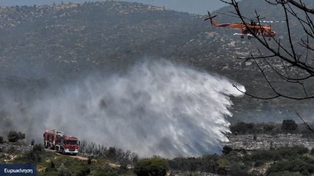 Κρήτη: Μαίνεται ανεξέλεγκτη για τρίτη ημέρα η φωτιά στην Κάνδανο - Απομακρύνθηκαν παραθεριστές από το Κεδρόδασος