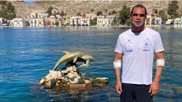 Σπύρος Χρυσικόπουλος: Κολύμπησε από τη Ρόδο στο Καστελόριζο σε 64 ώρες χωρίς διακοπή