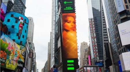 Η Φουρέιρα έγινε πρώτη εκπρόσωπος της Ελλάδας σε billboard της Times Square