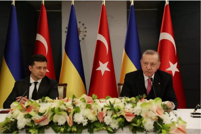 Ερντογάν: Παρουσιάζεται ως «διαμεσολαβητής» στην κρίση μεταξύ Μόσχας και Κιέβου