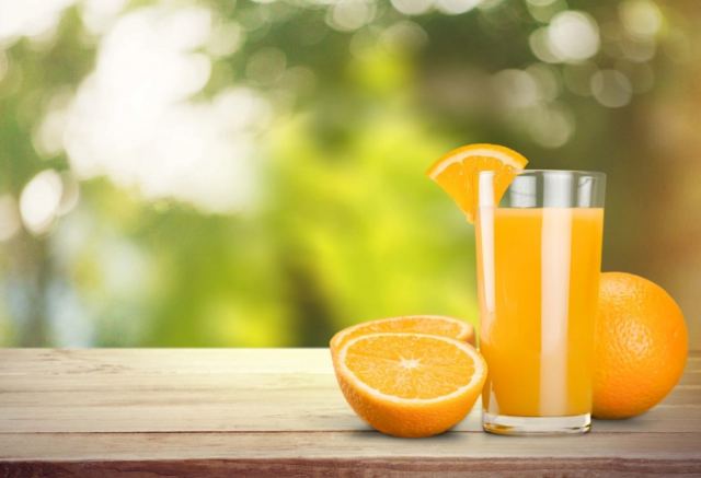 Γιατί πρέπει να πίνετε καθημερινά φυσικό χυμό πορτοκάλι