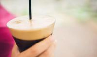 Πιείτε κρύο καφέ γιατί έχει 6 εντυπωσιακά οφέλη υγείας