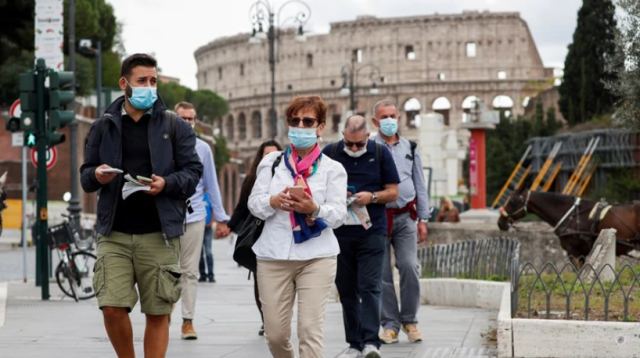 Κορωνοϊός - Ρώμη: Υποχρεωτική η χρήση μάσκας σε όλους τους εξωτερικούς χώρους