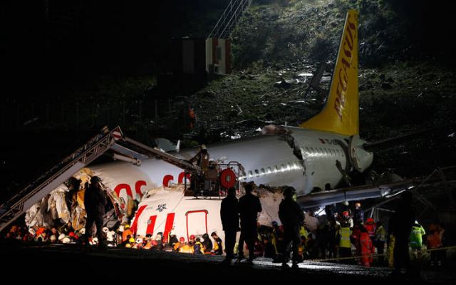 Τουρκία: Τρεις οι νεκροί στο αεροπορικό δυστύχημα στην Κωνσταντινούπολη