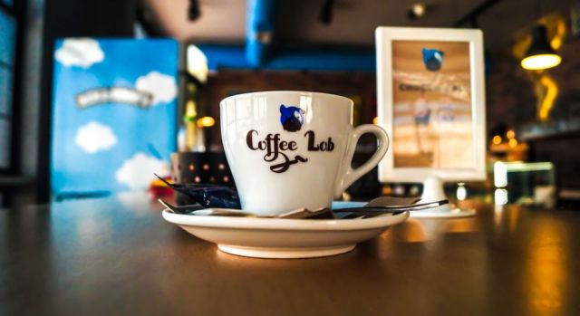 Coffee Lab: Εσύ ξέρεις που βρίσκεται το cafe της γνωστής αλυσίδας που ήρθε και στη Λαμία;