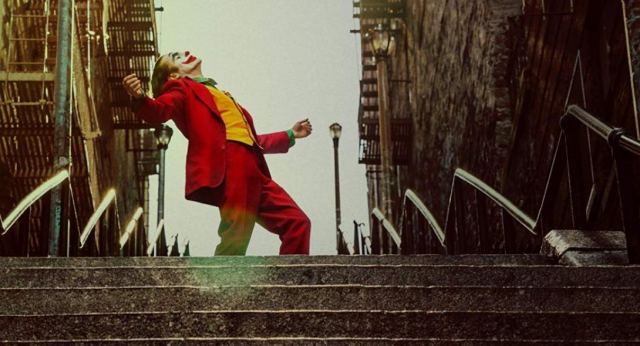 «Joker»: Στο φως νέα φωτογραφία από τα γυρίσματα της περιβόητης σκηνής στα σκαλιά