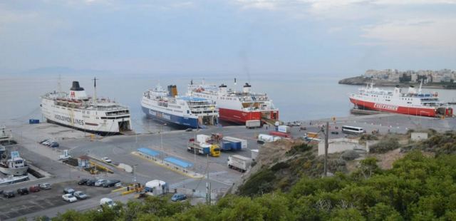 Βλάβη σε πλοίο με 446 επιβάτες - Επιστρέφει στη Ραφήνα
