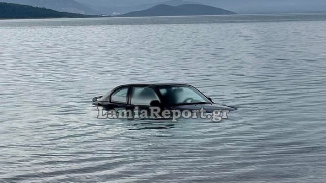 Έπεσε αυτοκίνητο στη θάλασσα στο Θεολόγο Φθιώτιδας - Δείτε εικόνες