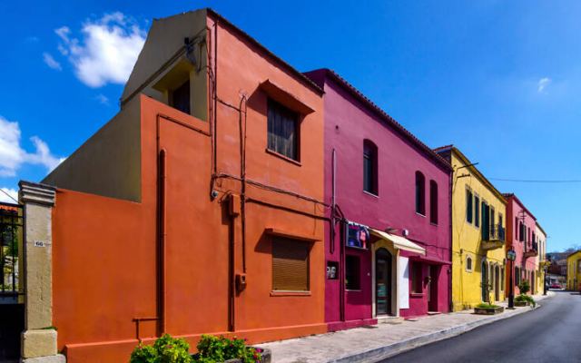 Το χωριό στην Κρήτη που είναι γεμάτο χρώματα και φιγουράρει στα ωραιότερα της Ελλάδος