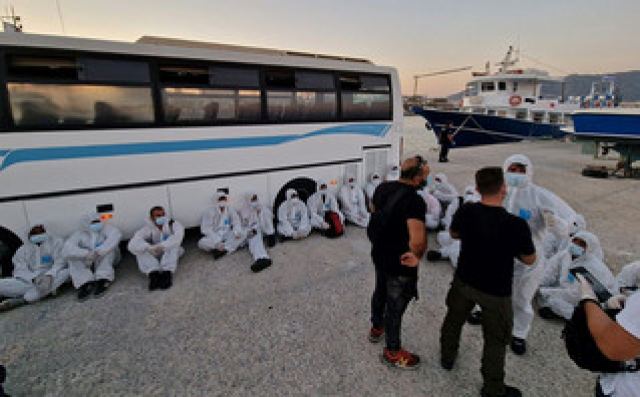 Νεκρός μετανάστης στην Εύβοια - Διασώθηκαν 15 άτομα ανάμεσά τους δύο παιδιά