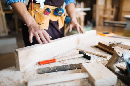 Ζητούνται τεχνίτες ξυλουργοί στη Λαμία