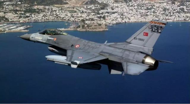 Η Άγκυρα συνεχίζει τις προκλήσεις: Τουρκικά μαχητικά πάνω από τη Χίο