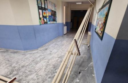 Στυλίδα: Κατέρρευσαν σωλήνες σε δημοτικό σχολείο - Δείτε εικόνες