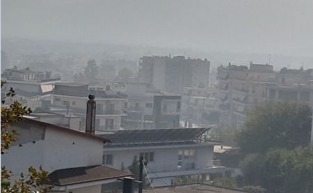 Λαμία: Καπνός σκέπασε τη νότια πλευρά της πόλης