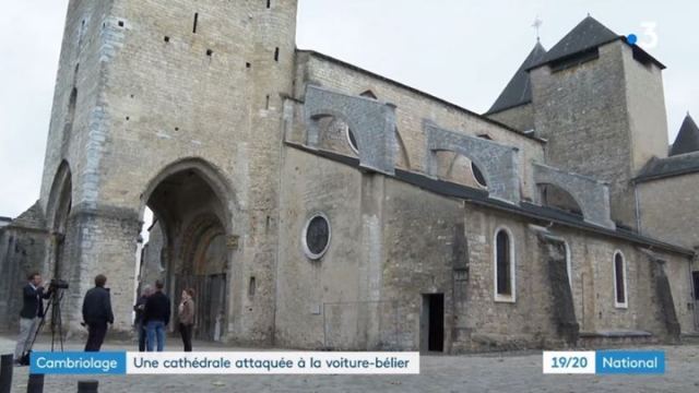 Μπούκαραν με «πολιορκητικό κριό» σε ναό της Γαλλίας - ΒΙΝΤΕΟ