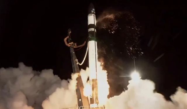 NASA: Εκτόξευσε το μικροσκοπικό σκάφος CAPSTONE με προορισμό τη Σελήνη
