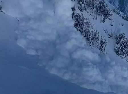 Άλπεις: Χιονοστιβάδα παρέσυρε πολλούς σκιέρ σε χιονοδρομικό της Ελβετίας