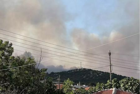 Φωτιά στην Αλεξανδρούπολη: Σε κατάσταση έκτακτης ανάγκης ο νομός – Μεγάλη μάχη με τις φλόγες στο Λουτρό, δυναμώνουν τα μποφόρ