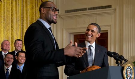 ΛεΜπρόν, Ομπάμα και Netflix ενώνουν τις δυνάμεις τους για σειρά που θα ακολουθεί τις ζωές παικτών του NBA
