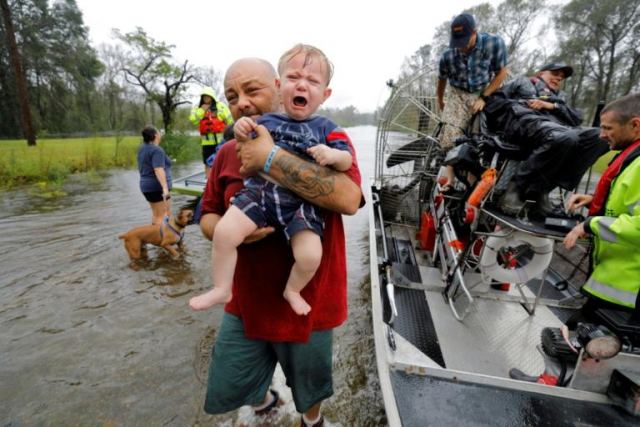 23 νεκροί και καταστροφές δις δολαρίων από τις βιβλικές πλημμύρες στις ΗΠΑ